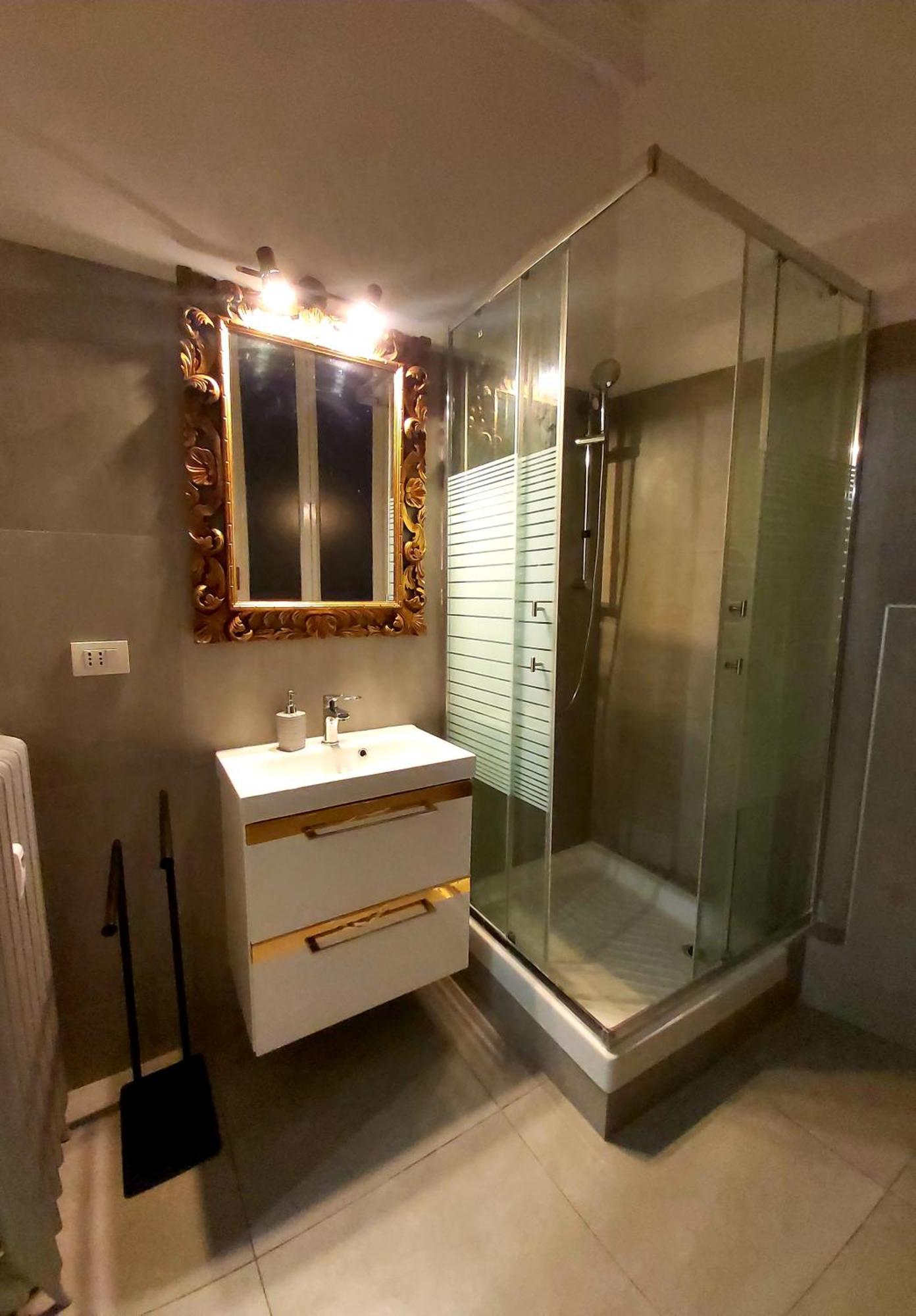 Central Chic Apartment Генуя Экстерьер фото