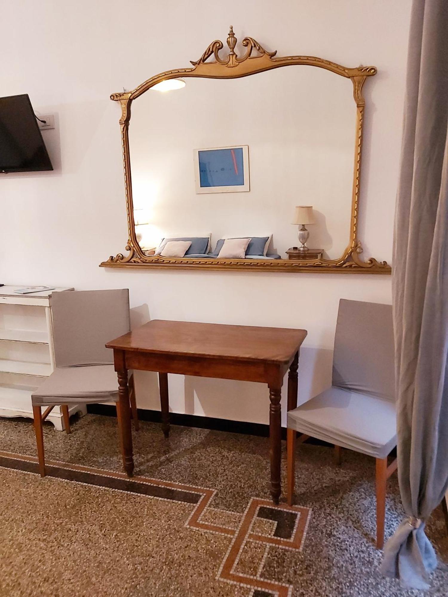 Central Chic Apartment Генуя Экстерьер фото