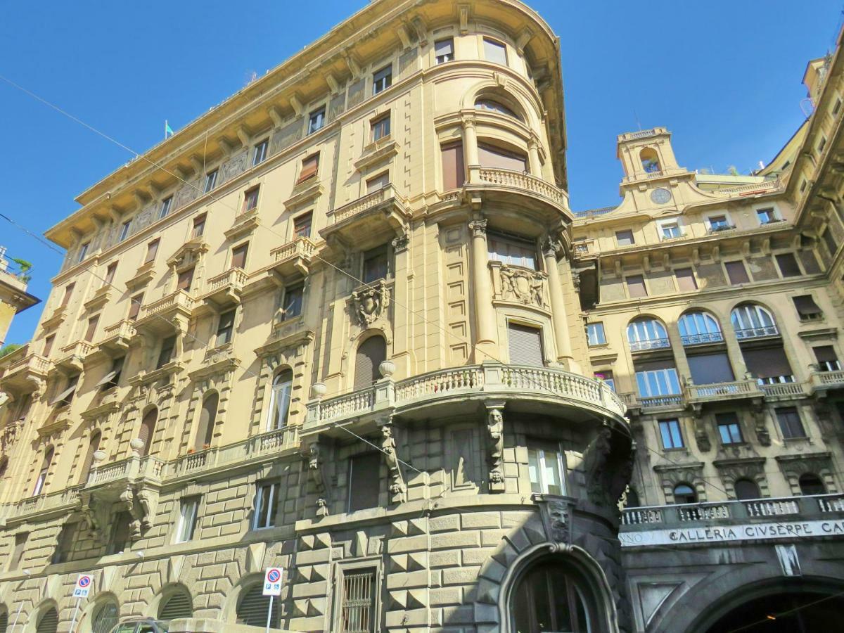 Central Chic Apartment Генуя Экстерьер фото