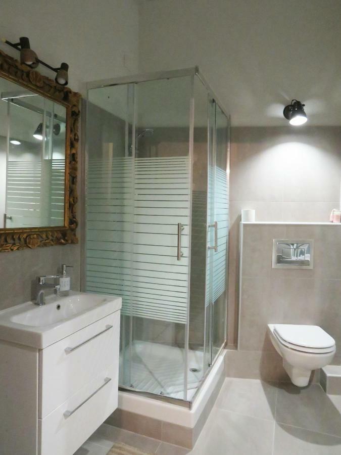 Central Chic Apartment Генуя Экстерьер фото