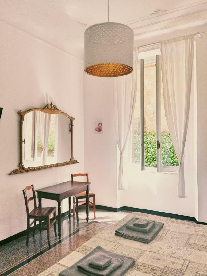 Central Chic Apartment Генуя Экстерьер фото