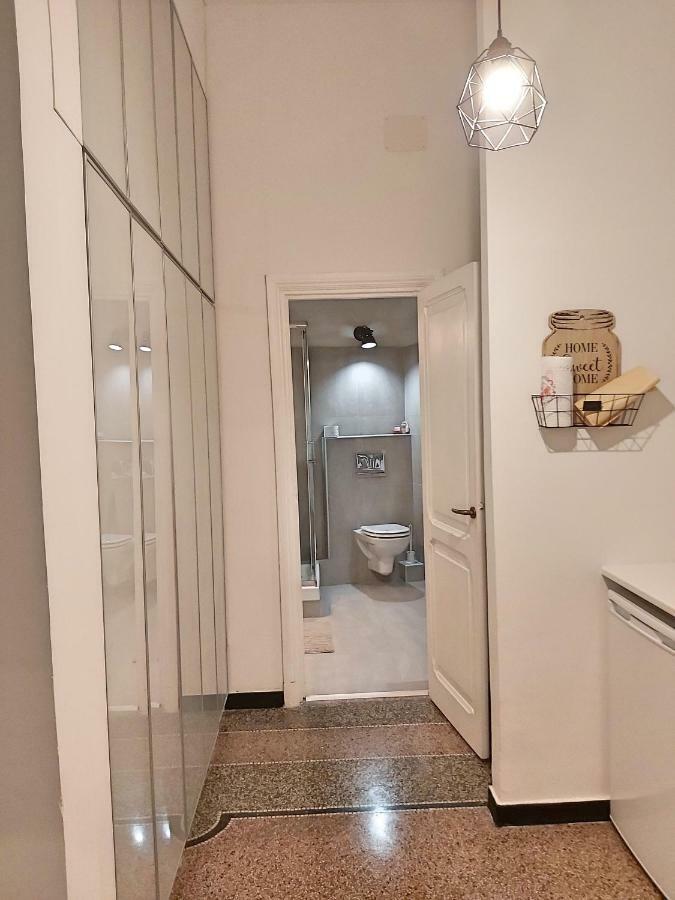Central Chic Apartment Генуя Экстерьер фото