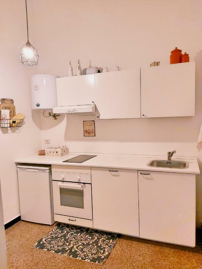Central Chic Apartment Генуя Экстерьер фото