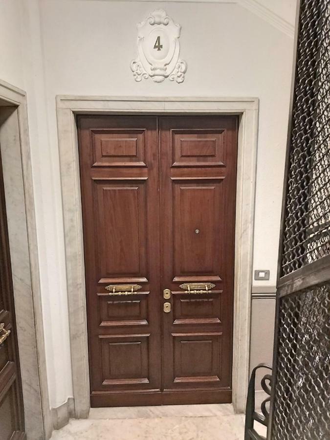 Central Chic Apartment Генуя Экстерьер фото